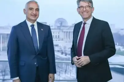 Kültür ve Turizm Bakanı Ersoy ile Alman Bakan Weimer 'Toplumun Keşfi' isimli sergi öncesi bir araya geldi