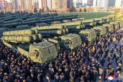 Kuzey Kore yapay zeka destekli çoklu roketatar sistemlerini tanıttı