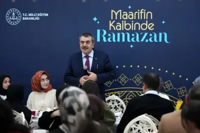 Milli Eğitim Bakanı Tekin, Erzurum'da şehit aileleri ve gazilerle buluştu, ilk iftarını öğrencilerle açtı