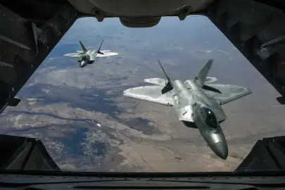 Orta Doğu'da tansiyon zirvede! ABD'den İran'a hayalet uçaklarla gözdağı