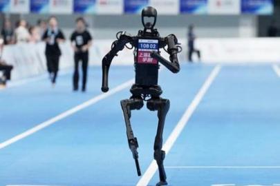 Robotlara insan dizine benzeyen eklem yapıldı