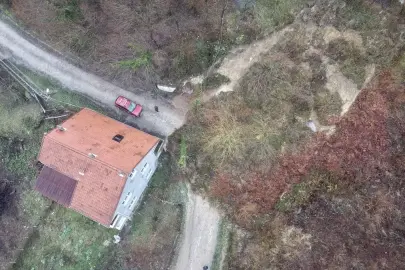 Sinop'ta heyelan nedeniyle köy yolu ulaşıma kapandı