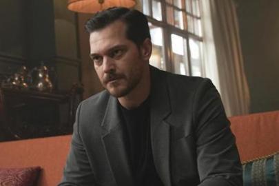 Siz hepiniz, Eşref Tek! Kardeşlikten, ihanete...