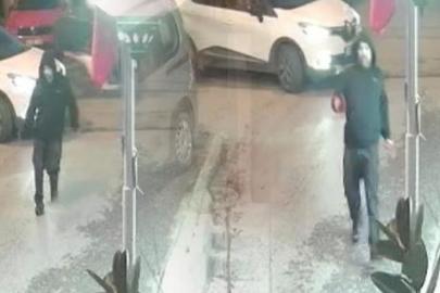 Taksim'de boynunda bıçak yarasıyla ortaya çıktı! Kan donduran görüntü