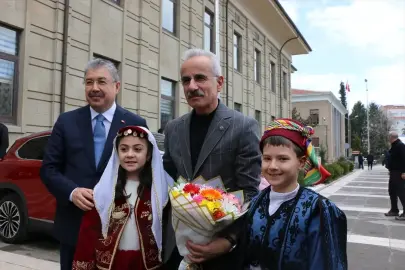 Ulaştırma ve Altyapı Bakanı Uraloğlu, Eskişehir'in Mihalgazi ilçesinde konuştu Açıklaması