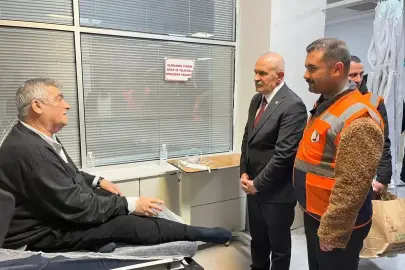 Van'da AK Parti'li gençler, sağlık çalışanları ve hastalara sahurluk ikram etti