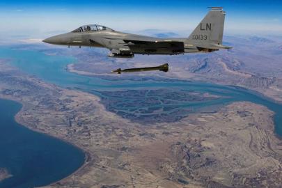 ABD tek başına harekete geçti! Ülkenin can damarı 2 tonluk bombalarla vuruldu