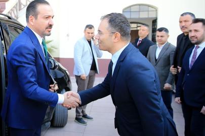 AK Parti Genel Başkan Yardımcısı Zorlu, Manisa'da AK Parti İl Başkanlığını ziyaret etti Açıklaması