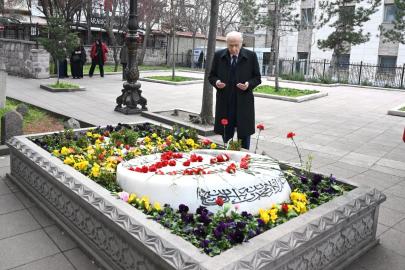 Bahçeli, Muhsin Yazıcıoğlu'nun kabrini ziyaret etti