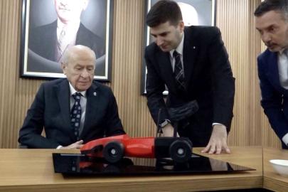 Bahçeli, Ülkü Ocakları'nın yarış arabalarına 'Göktay' ismini verdi