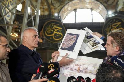 Bakan Ersoy: Ayasofya'da süreç devam ediyor, Sultanahmet'te çalışmalar tamamlandı