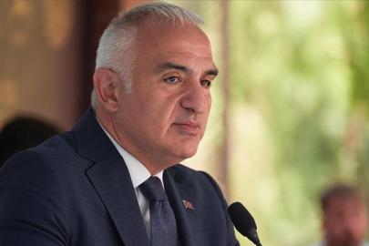 Bakan Ersoy, Dünya Dillerinde Türkçe sözlüğünü tanıttı