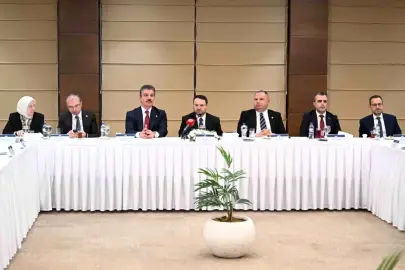 Bakan Gürlek: "İzmir, Ankara ve İstanbul'da bir irtibat bürosu kuracağız"