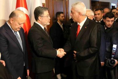 Bakan Yumaklı memleketi Kastamonu'da vatandaşlarla bayramlaştı