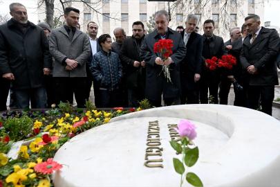 BBP Genel Başkanı Destici, Muhsin Yazıcıoğlu'nun kabrini ziyaret etti Açıklaması