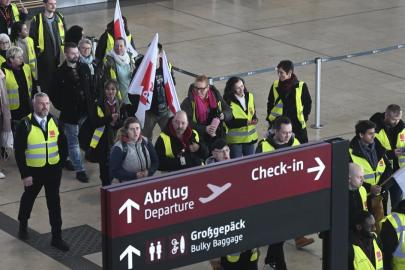 BerlinBrandenburg Havalimanı'nda grev nedeniyle 57 bin yolcu mağdur oldu