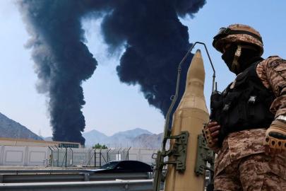 Can damarından vurulan İran, Körfez ülkesini hedef seçti