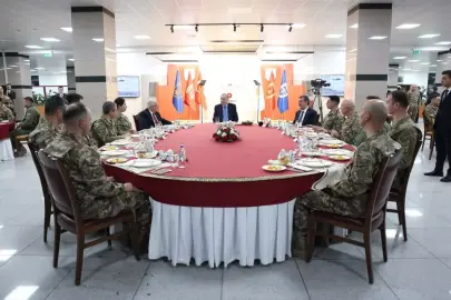 Cumhurbaşkanı Erdoğan, iftarda Mehmetçikle bir araya geldi