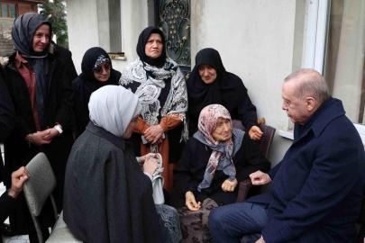 Cumhurbaşkanı Erdoğan, Rize'de komşularıyla bayramlaştı