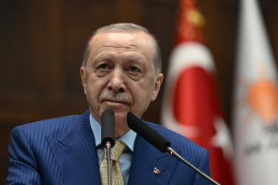 Cumhurbaşkanı Erdoğan, trafikte iftariyelik dağıtan AK Gençlik üyeleriyle karşılaştı