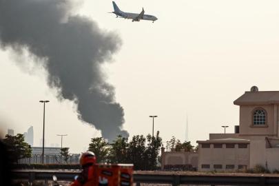 Dubai Havalimanı yakınlarındaki yakıt depolarında çıkan yangın söndürüldü