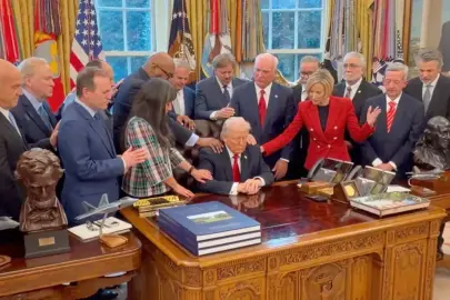 Evangelist papazlardan Trump'a toplu dua