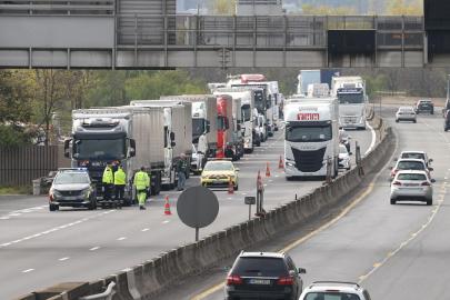 Fransada kamyon şoförleri, artan akaryakıt fiyatlarını protesto etti