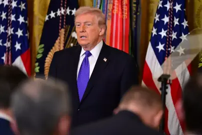 Herkes Trump'ın boynundaki yaraya odaklandı