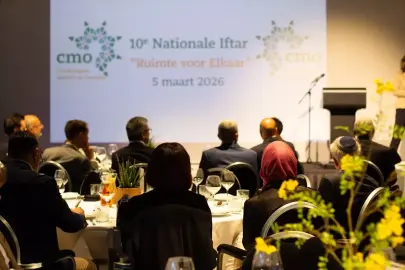 Hollanda'da Müslümanlar ve farklı dini toplulukların temsilcileri iftarda buluştu
