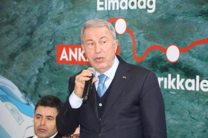 Hulusi Akar: '86 milyon asil milletimiz tek yumruk, tek yürek'