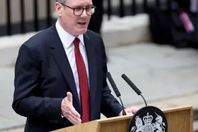 İngiltere Başbakanı: ABD, İran'ın füze depolarını vurmak için İngiliz üslerini kullanma izni talep etti