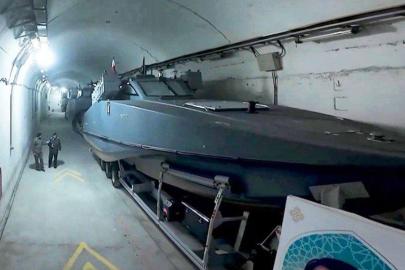 İran, Basra Körfezi'nde yer alan yeraltı deniz üssüne ait görüntüleri paylaştı