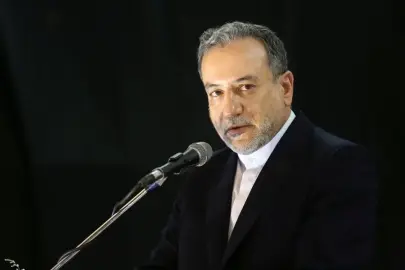 İran Dışişleri Bakanı Arakçi'den ABD üssü bulunan ülkelere uyarı: Meşru hedefimiz