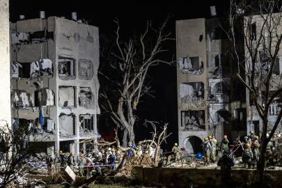 İran İsrail'de 4 şehri füze ve İHA'larla vurdu! 200'den fazla ölü ve yaralı var