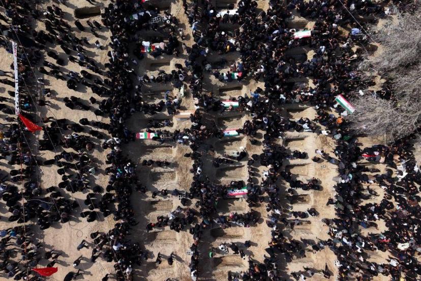 İran'da okul saldırısında hayatını kaybeden 165 can için cenaze töreni düzenlendi