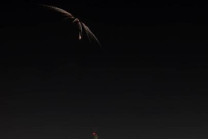 İran'dan İsrail'e fırlatılan füzeler Tel Aviv semalarında görüntülendi