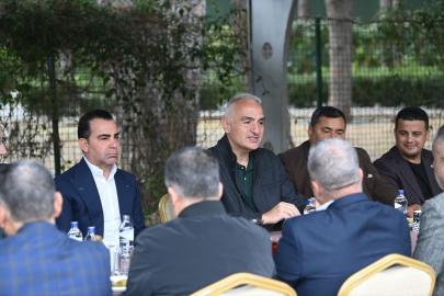 Kültür ve Turizm Bakanı Ersoy, Antalya Belek'te taksicilerle bayramlaştı