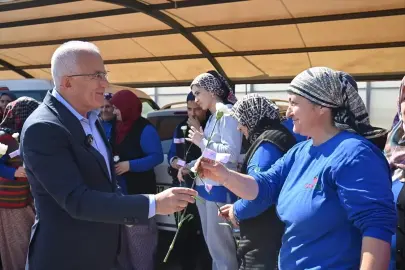 Kumluca Belediye Başkanı Avcıoğlu çalışan kadınları ziyaret etti