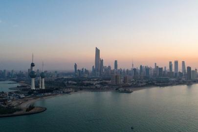 Kuveyt: Düşen şarapneller nedeniyle 7 elektrik hattı devre dışı kaldı