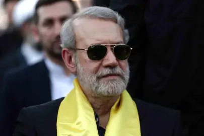 Laricani: "Trump, Netanyahu'nun palyaçoluklarıyla ABD halkını İran'la haksız bir savaşa sürükledi"