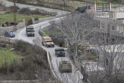 Lübnan ordusu Suriye sınırındaki Şeba beldesinin içlerine doğru çekilmeye başladı