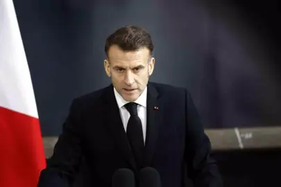 Macron ve Pezeşkiyan telefonda görüştü