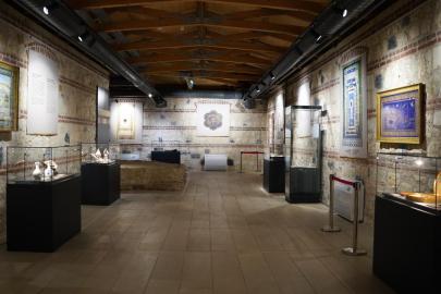 'Osmanlı Sultanlarının Sevdası: Kutsal Emanetler' sergisi Rami Kütüphanesi'nde açıldı