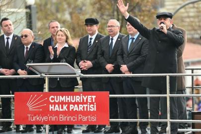 Özgür Özel: Ne Ömer'i ne Ekrem'i veririz