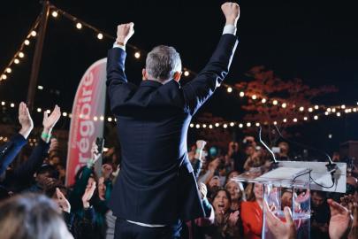 Paris'te sol kazandı: Eski adalet bakanını yenen Emmanuel Gregoire belediye başkanı seçildi