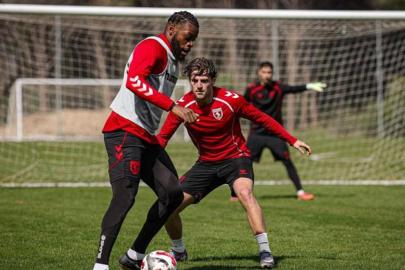 Samsunspor, Fenerbahçe maçına Antalya'da hazırlanıyor