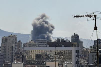 Soykırımcı İsrail ordusu Lübnan'ın başkenti Beyrut'a hava saldırıları düzenliyor