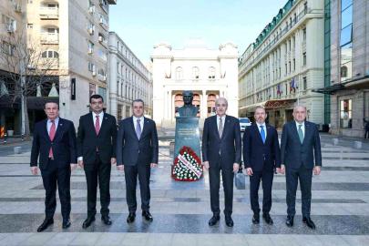 TBMM Başkanı Kurtulmuş, Romanya'da Atatürk Anıtı'nı ziyaret etti
