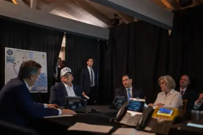 Trump İran saldırısını komuta merkezinden anbean takip etti