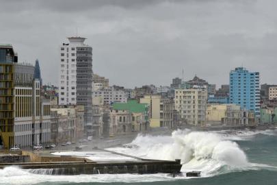 Trump, Küba'nın çok yakında düşeceğini iddia etti